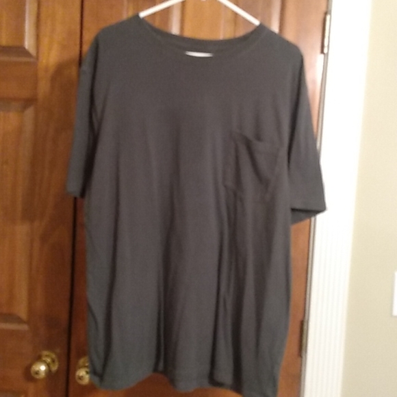 Magellan Outdoors Other - Men's charcoal Magellan pocket tee in XL
